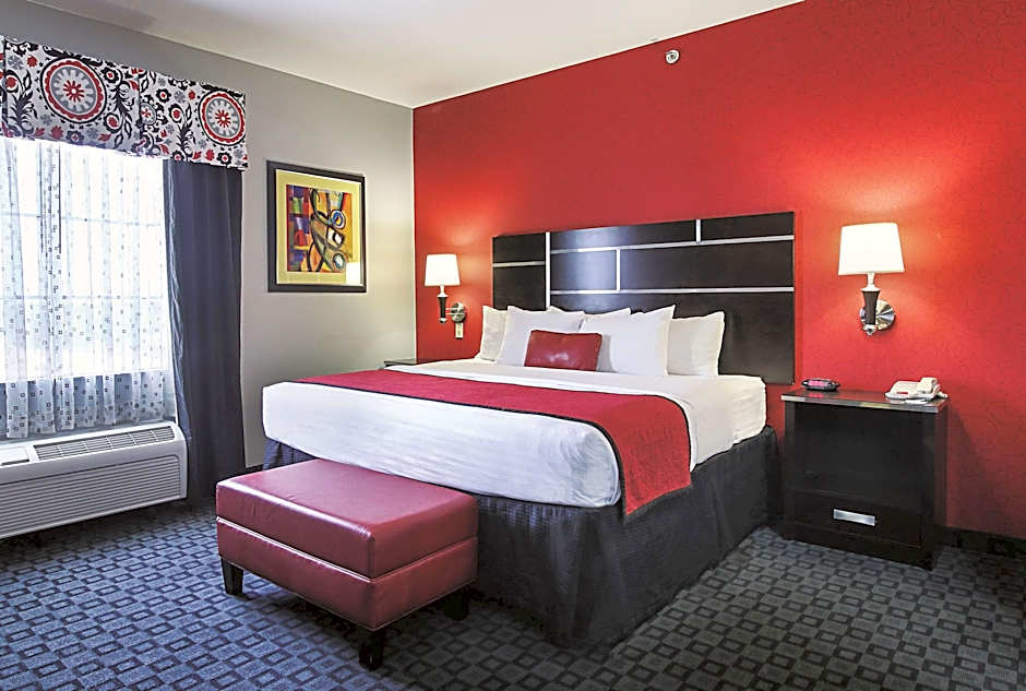 Photo 1 of 1 of Deluxe 1 King Bed Suite, Mobility Accessible, Grab Bars, Bathtub