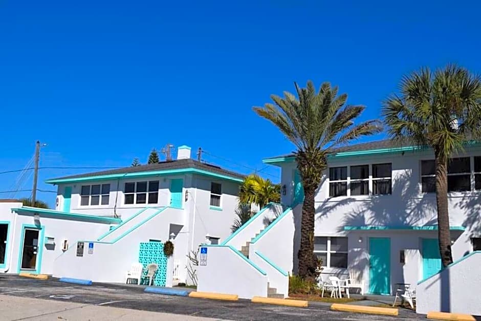 Private Two-Bedroom 5 -Directly across from Beach