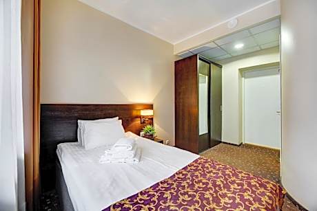 Single Room with Spa Access