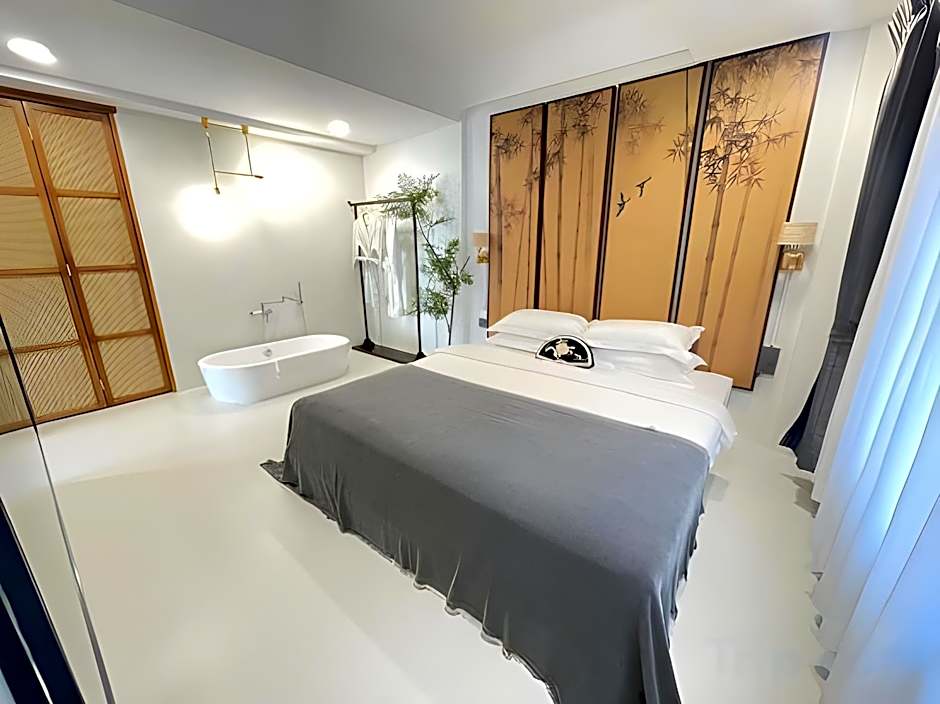 YOLO Bangkok Boutique Hotel