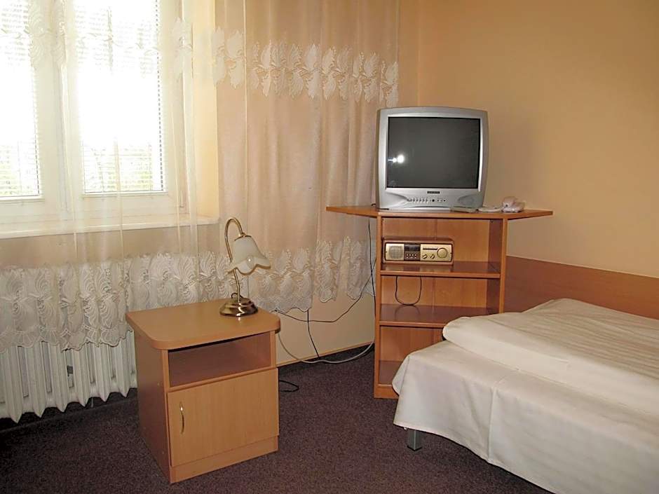 Foto 1 dari 17 — Triple Room
