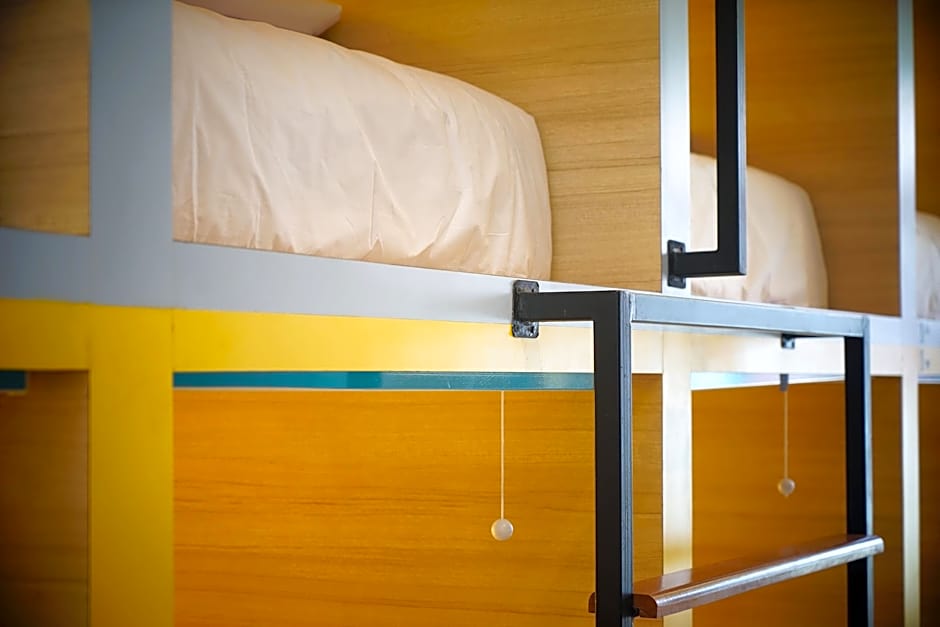 Borough Capsule Hostel Bali