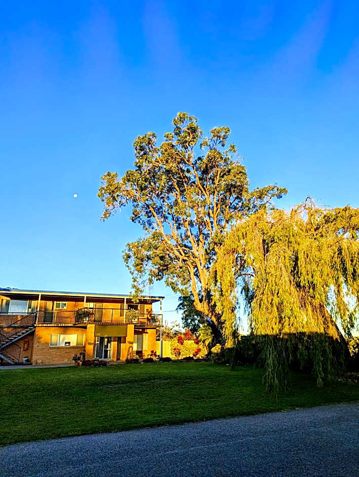 Haven Waters Motel & Apartments