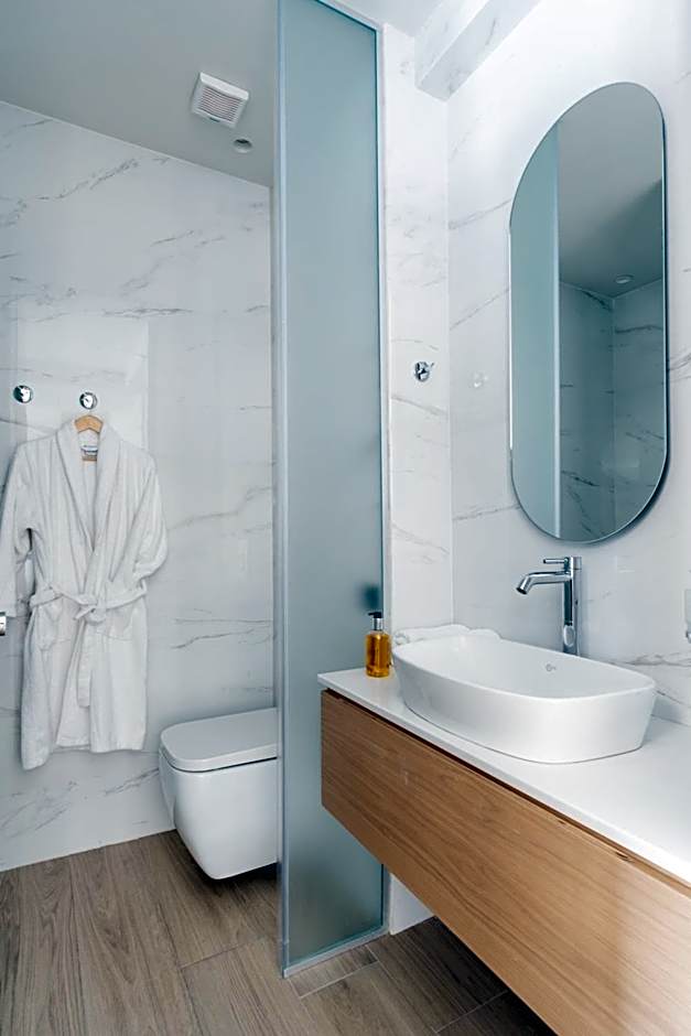 The City Hotel & Suites