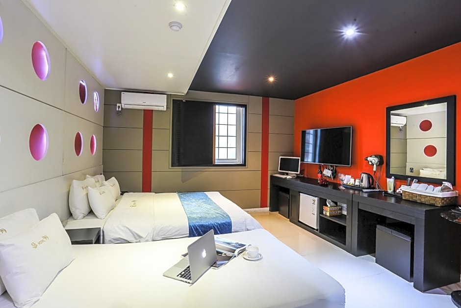 Hotel 99