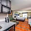 Holiday Inn Express & Suites Shawnee-Kansas City West By IHG