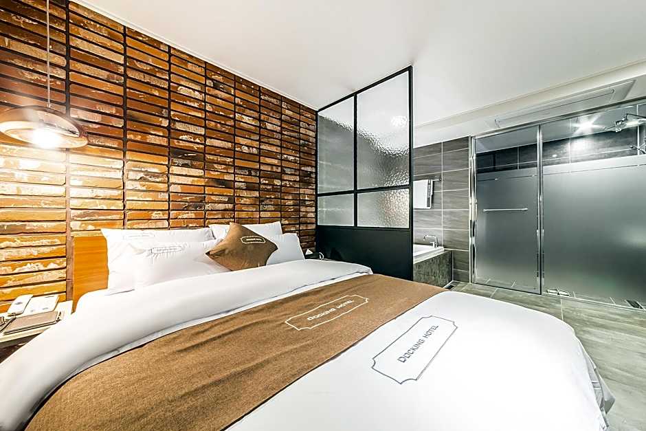 Docking Hotel