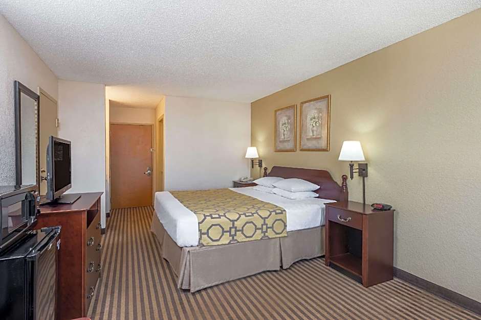 Baymont by Wyndham Metropolis