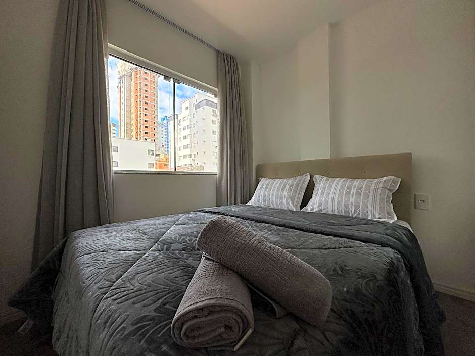 LA02- 2 Suítes +1Quarto | Jacuzzi | Churrasqueira