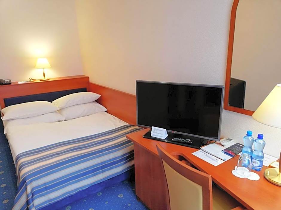 SkyHotelGwarna