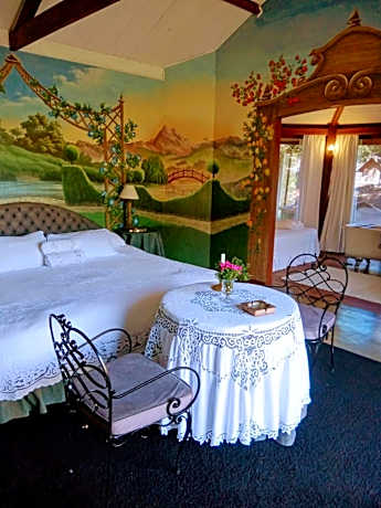 Suite with Mountain View