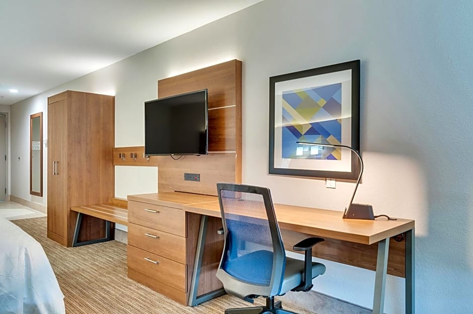 Holiday Inn Express Hotel & Suites Lake Elsinore, an IHG Hotel