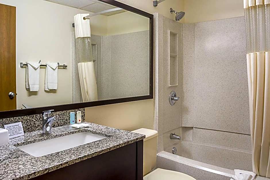Quality Inn & Suites Clackamas - Portland