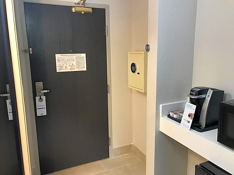 Holiday Inn Express Naples South - I-75 By IHG