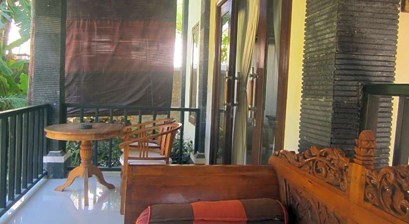 Tradisi Beach Front Villas