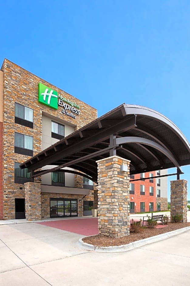 Holiday Inn Express & Suites Davenport North