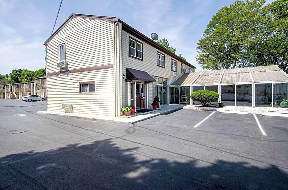 Econo Lodge West Yarmouth on Cape Cod