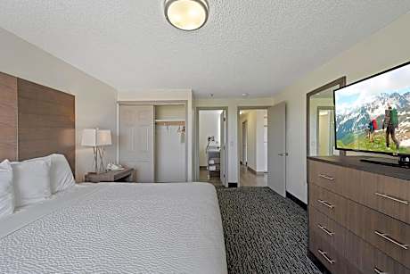Standard Single King Room with Ocean View
