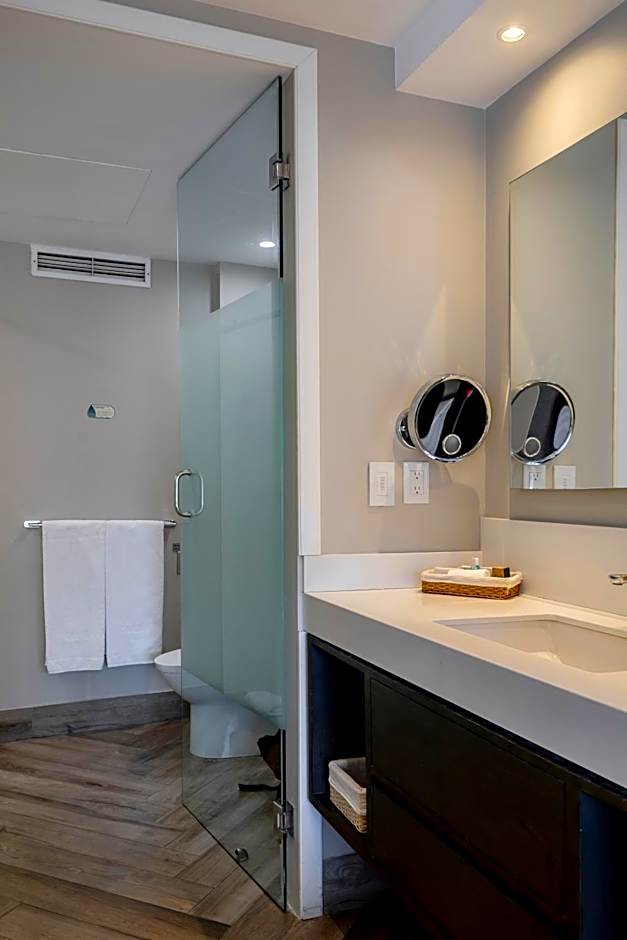 Isaaya Hotel Boutique by WTC