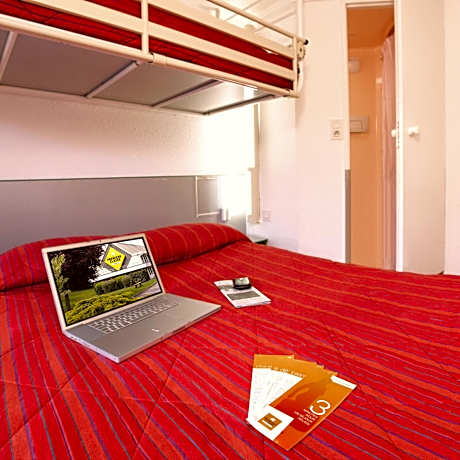 Triple Room (1 Double Bed + 1 Single Bed)