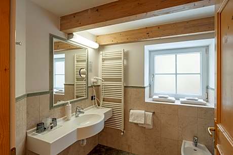 Superior Family Room - Split Level