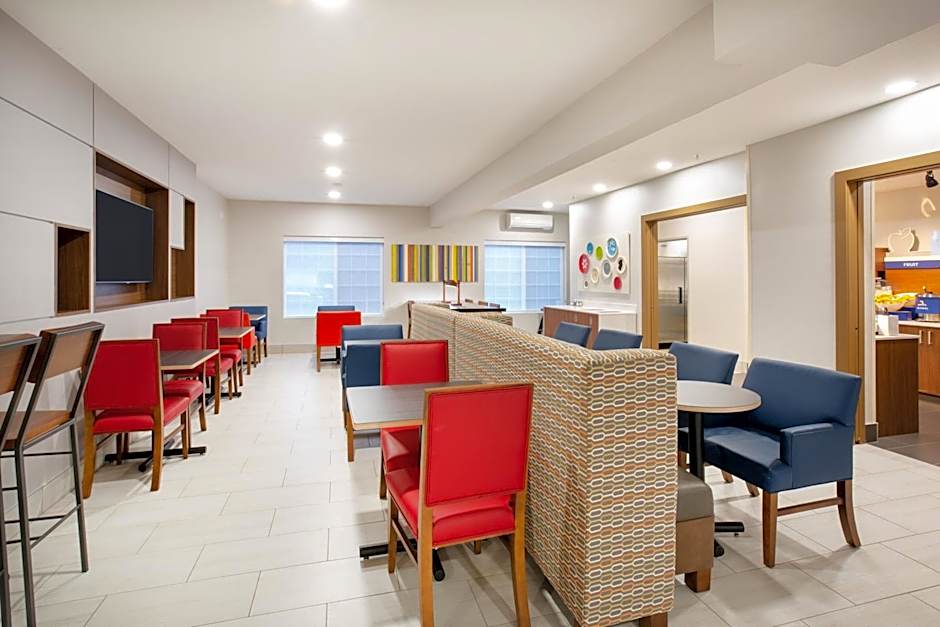 Holiday Inn Express and Suites Lincoln City By IHG
