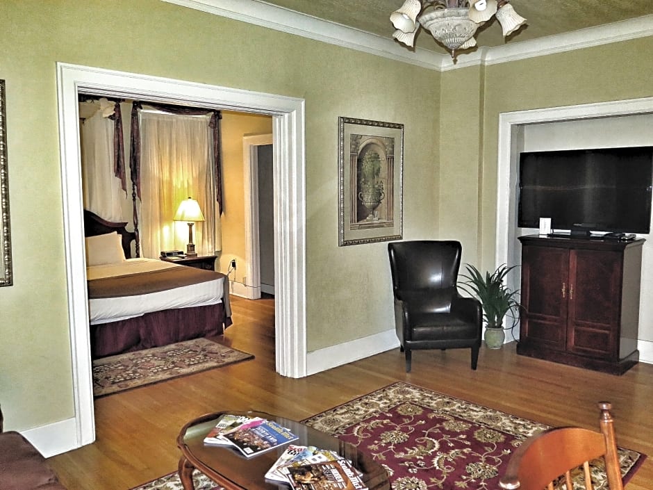 Marqueen Hotel