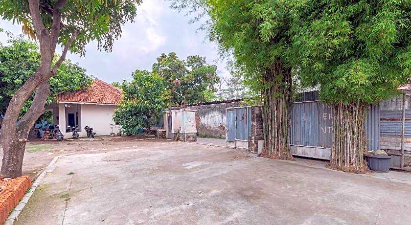 RedDoorz Syariah near Alun Alun Palimanan