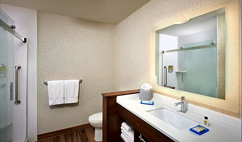 Holiday Inn Express and Suites Brantford By IHG