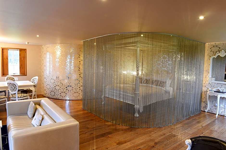 Glenskirlie Castle Hotel