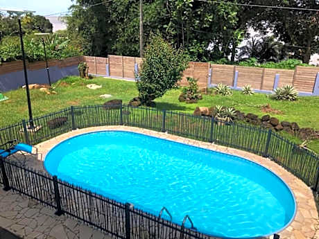 Apartment with Pool View