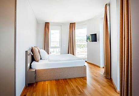 Apartment XXL - King bed and separate bedroom
