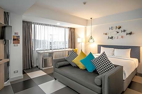 Corner Suite with Pool View