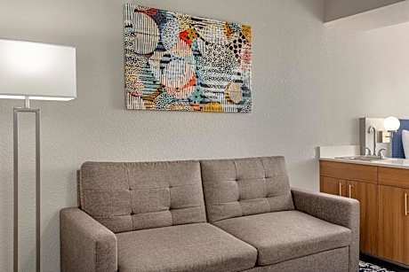 1 King Bed, Studio Suite, Non-Smoking