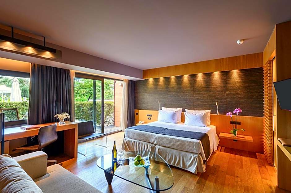 Alexander Beach Hotel & Spa