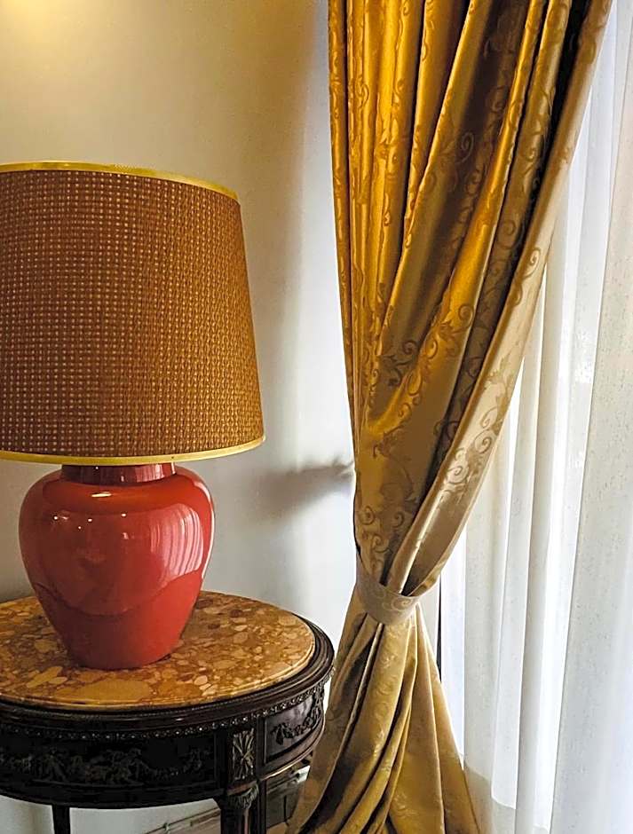 Triton Hotel Piraeus