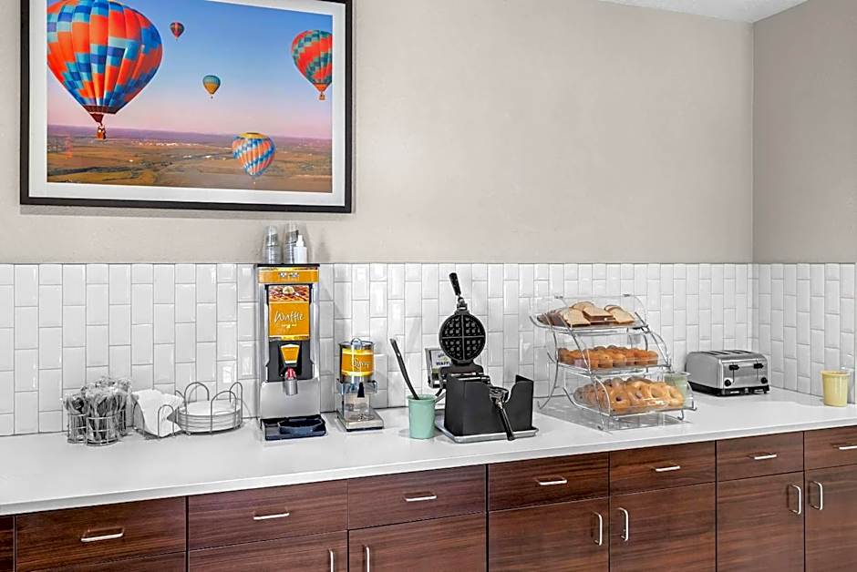 Quality Inn & Suites Sunport Airport Albuquerque