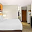 Days Inn & Suites by Wyndham Warren