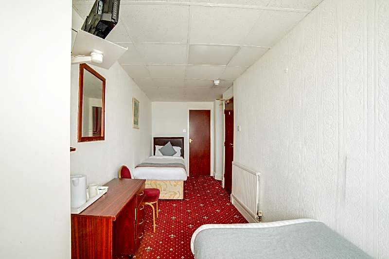 OYO The Golden Cheval Hotel & Shisha Bar