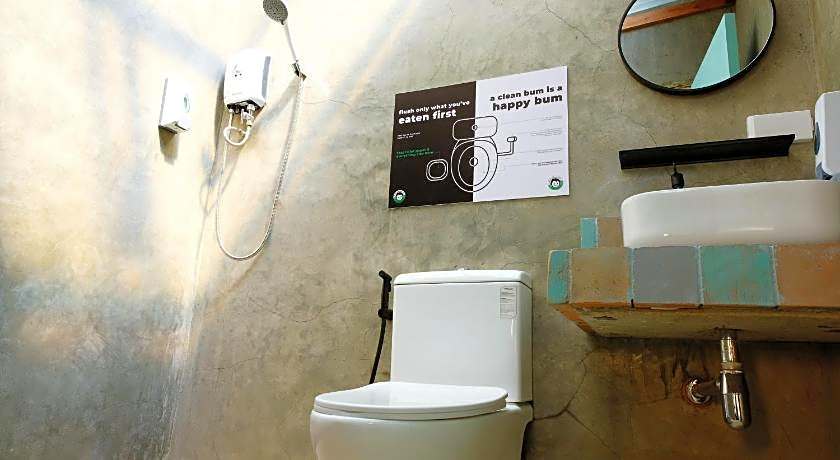 Mad Monkey Dumaguete