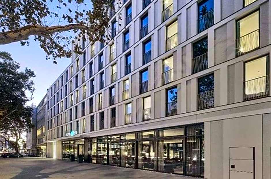Motel One Köln-Neumarkt