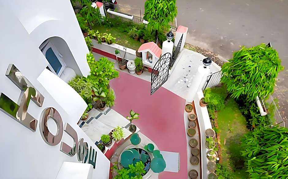 White House by Oyo Rooms – Calcutta, LA