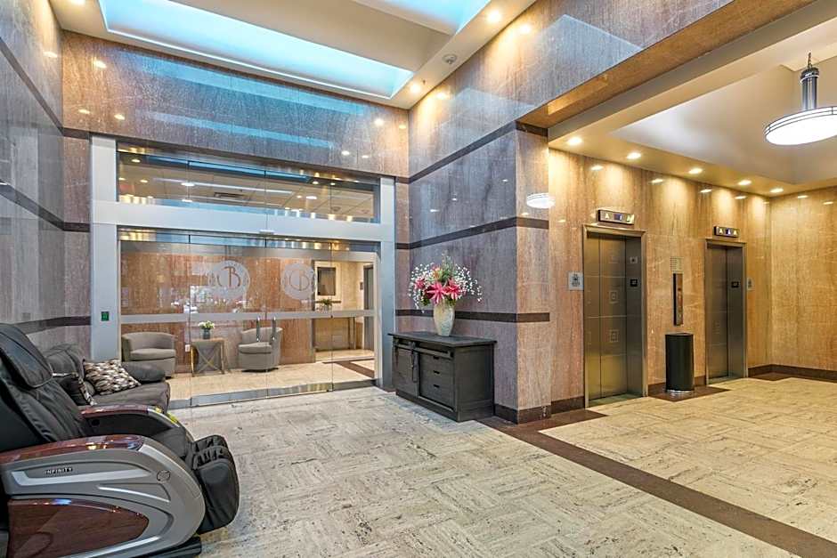 Spacious 4BR Luxury Condo Steps to French Quarter