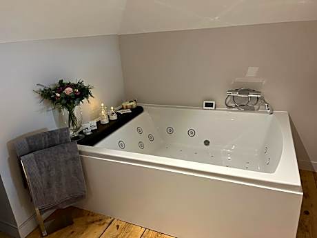 King Suite with Spa Bath