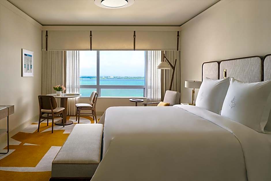 Photo 1 of 4 of Premier 1 King Bed, Bayfront