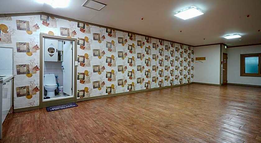 Sungbochon Youth Hostel