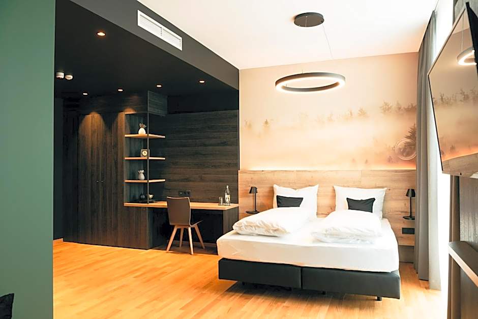 TARGET WORLD Hunter's Lodge