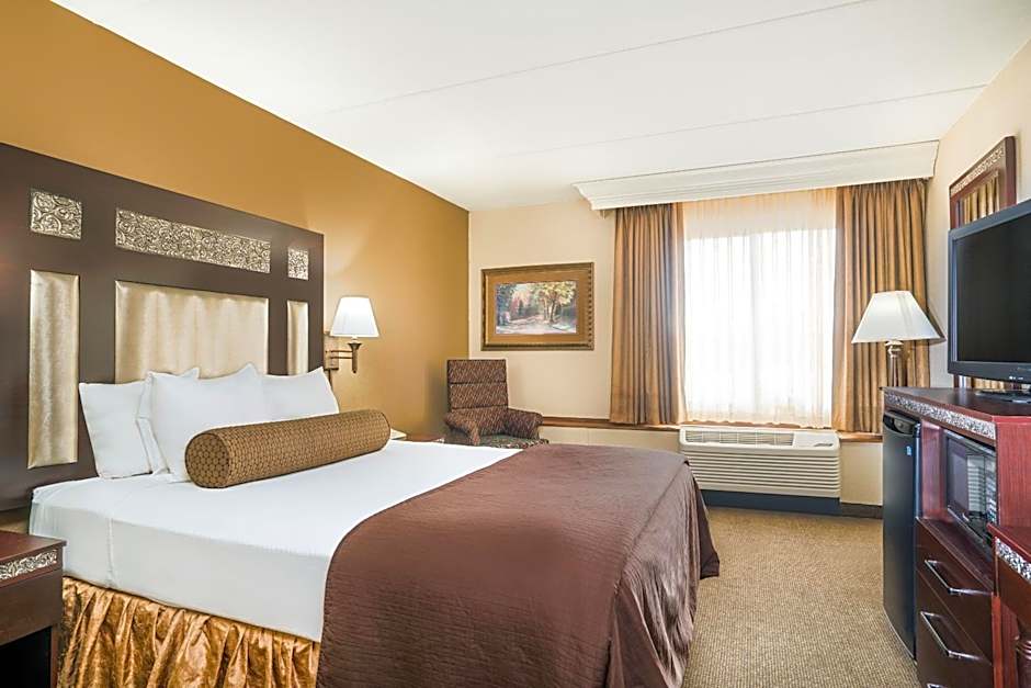 Ramada Hotel & Conference Center by Wyndham Plymouth