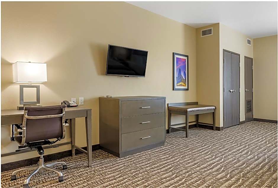 Comfort Suites Near Sam Houston Race Park