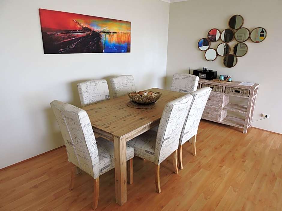 Rainbow Commodore Coolangatta